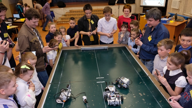 Роботы на службе на деревообрабатывающем предприятии