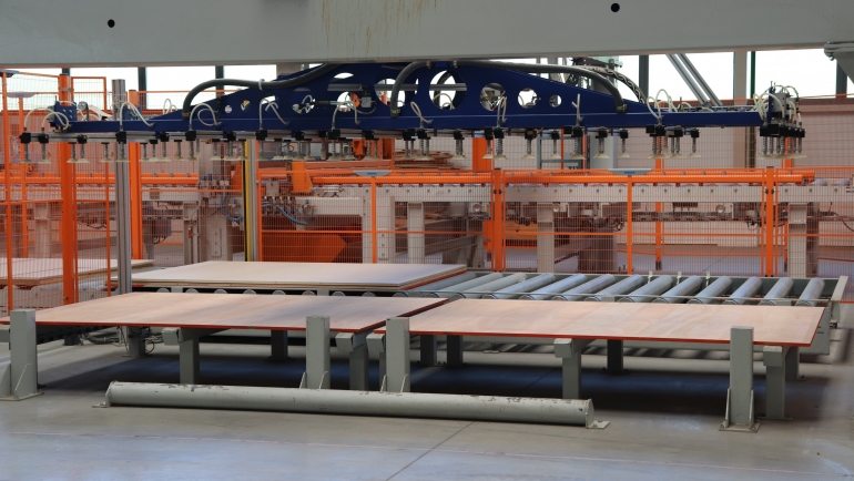 АО «Краслесинвест» запустил вторую очередь мебельной фабрики — производство столярной плиты