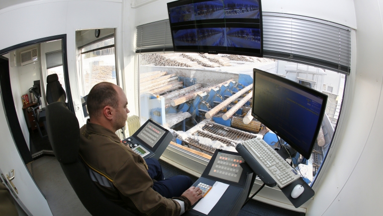 АО «Краслесинвест» проводит модернизацию процесса сортировки пиловочного сырья