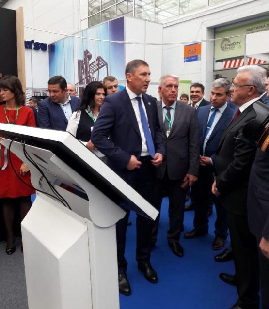 Александр Усс посетил стенд АО «Краслесинвест» выставке «Эксподрев — 2018»