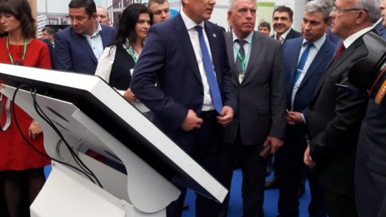Александр Усс посетил стенд АО «Краслесинвест» выставке «Эксподрев — 2018»