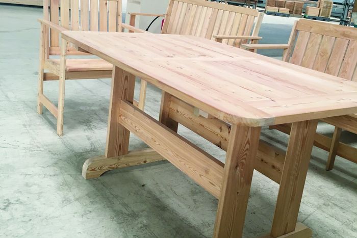 АО «Краслесинвест» запустило производство дачной мебели