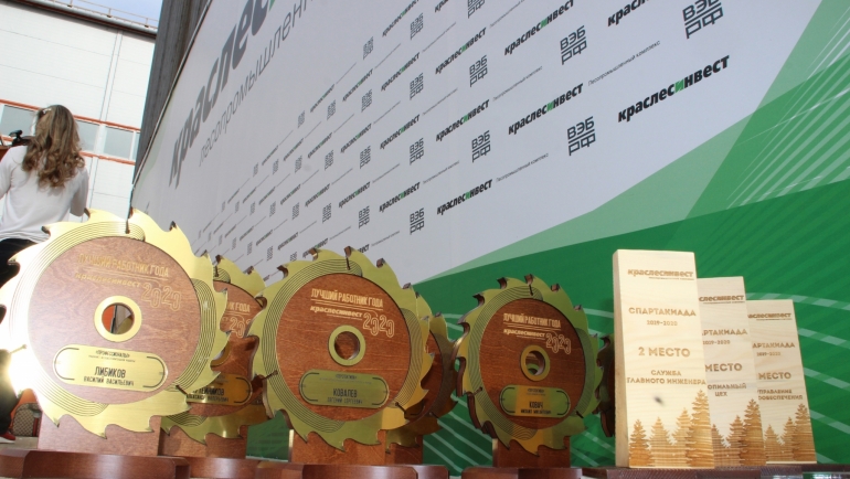 ПОЗДРАВЛЯЕМ С ЗАСЛУЖЕННЫМИ НАГРАДАМИ!