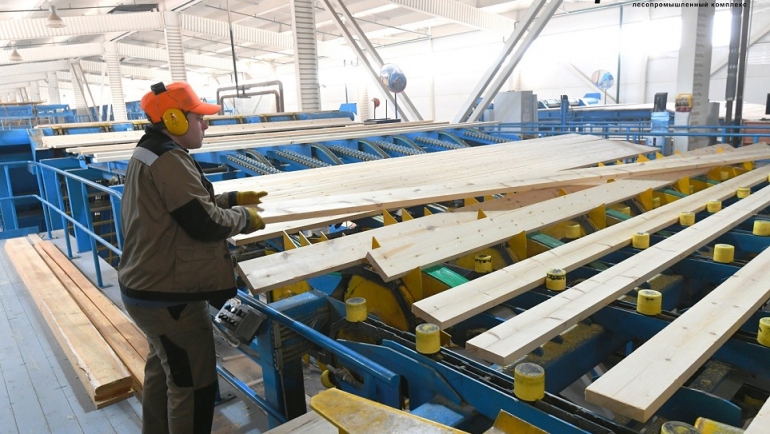 Краслесинвест повышает производительность труда